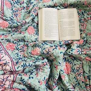 Hand Block Print Cotton Quilt: Reversible Jaipuri Razai