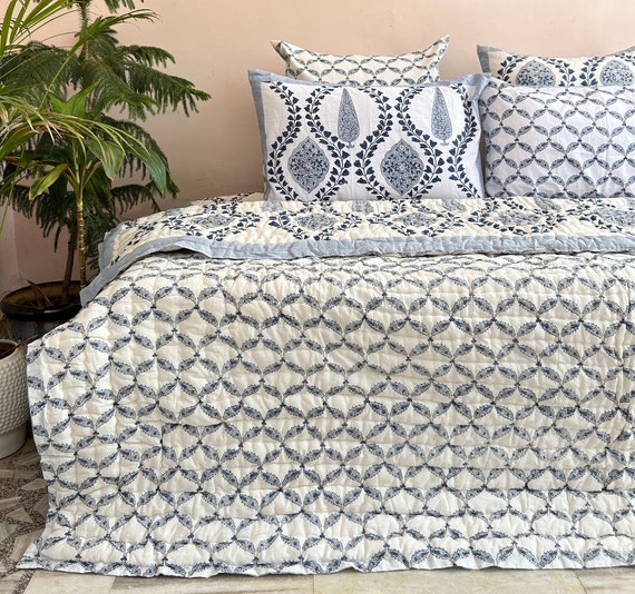 Hand Block Print Cotton Quilt: Reversible Jaipuri Razai
