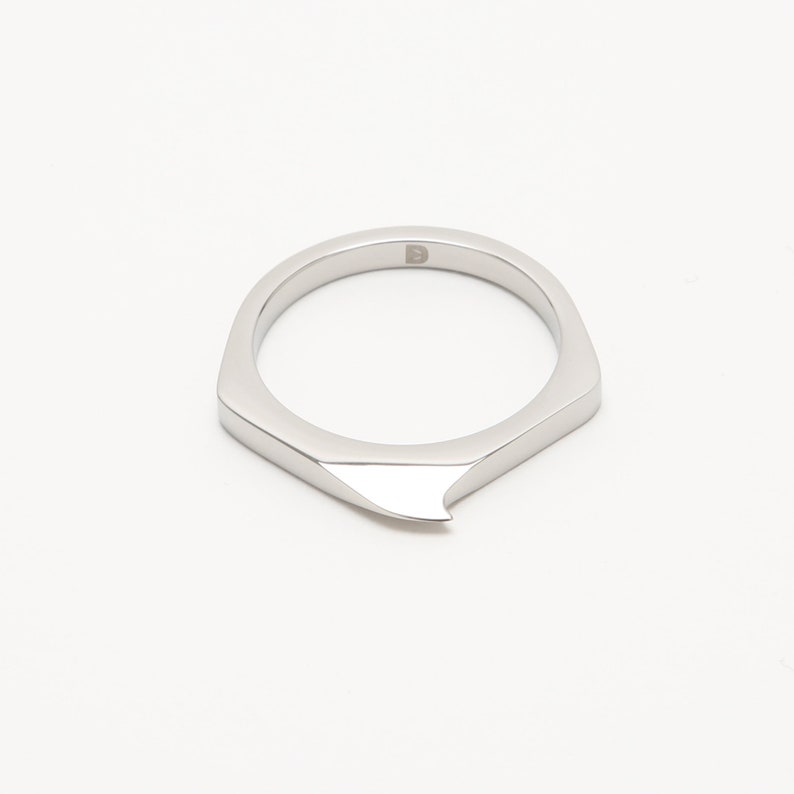 Crest Stacker Minimalist Curved Point Spike Ring image 7