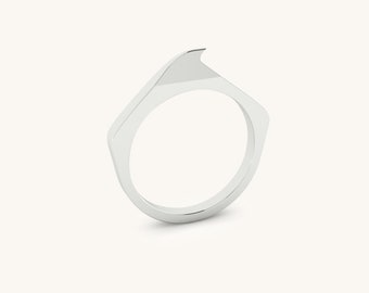 Crest Stacker - Minimalist Curved Point Spike Ring
