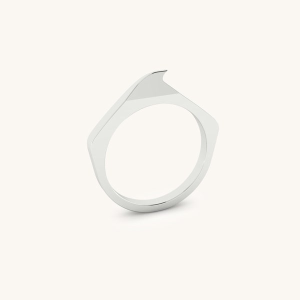 Crest Stacker - Minimalist Curved Point Spike Ring