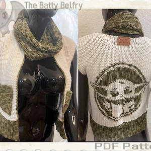 Könnte beinhalten: Eine Häkelweste und ein passender Schal in Weiß und Grün mit einem grünen Baby Yoda-Motiv auf der Rückseite. Die Weste hat zwei Taschen und ein Etikett mit der Aufschrift "One of a Kind".