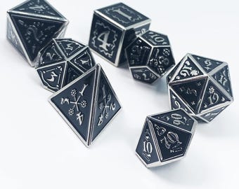 Zestaw 7 kości Nightwatch Metal Silver: Dragon Box, wielościenne kostki D&D