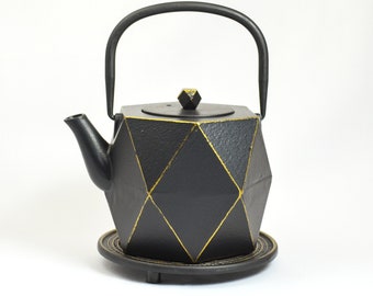 Cast iron teapot | Iron jug | Diamonds