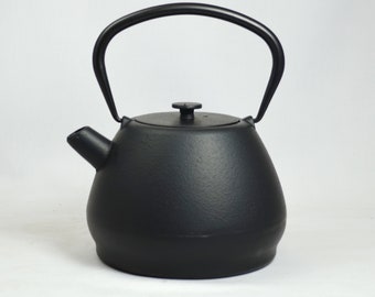 Cast iron teapot | Iron jug | Yakan