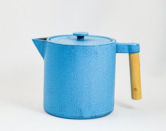 Cast iron teapot &quot;Chiisana&quot; – 0.9 l enameled with wooden handle & strainer | Japanese design | For tea and coffee | Gift idea