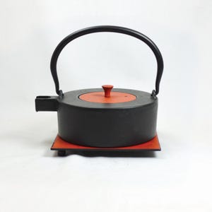 Cast Iron Teapot Black – 1L – Japanese Design – Enameled & Induction-Safe – Perfect Gift