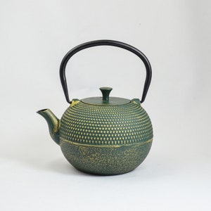 Gjutjärns-tekanna “Grain” – järn-tekanna i olika färger, 0,8 l