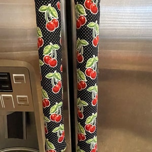 Juego de 2 fundas reversibles para tiradores de frigorífico, color cereza