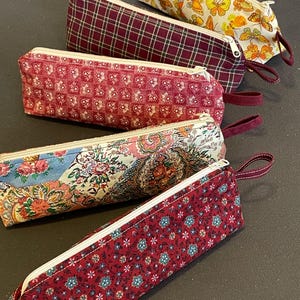 Estojo triangular, estojo para lápis, porta-lápis, bolsa de maquiagem, pequena bolsa de viagem, bordô, borboleta