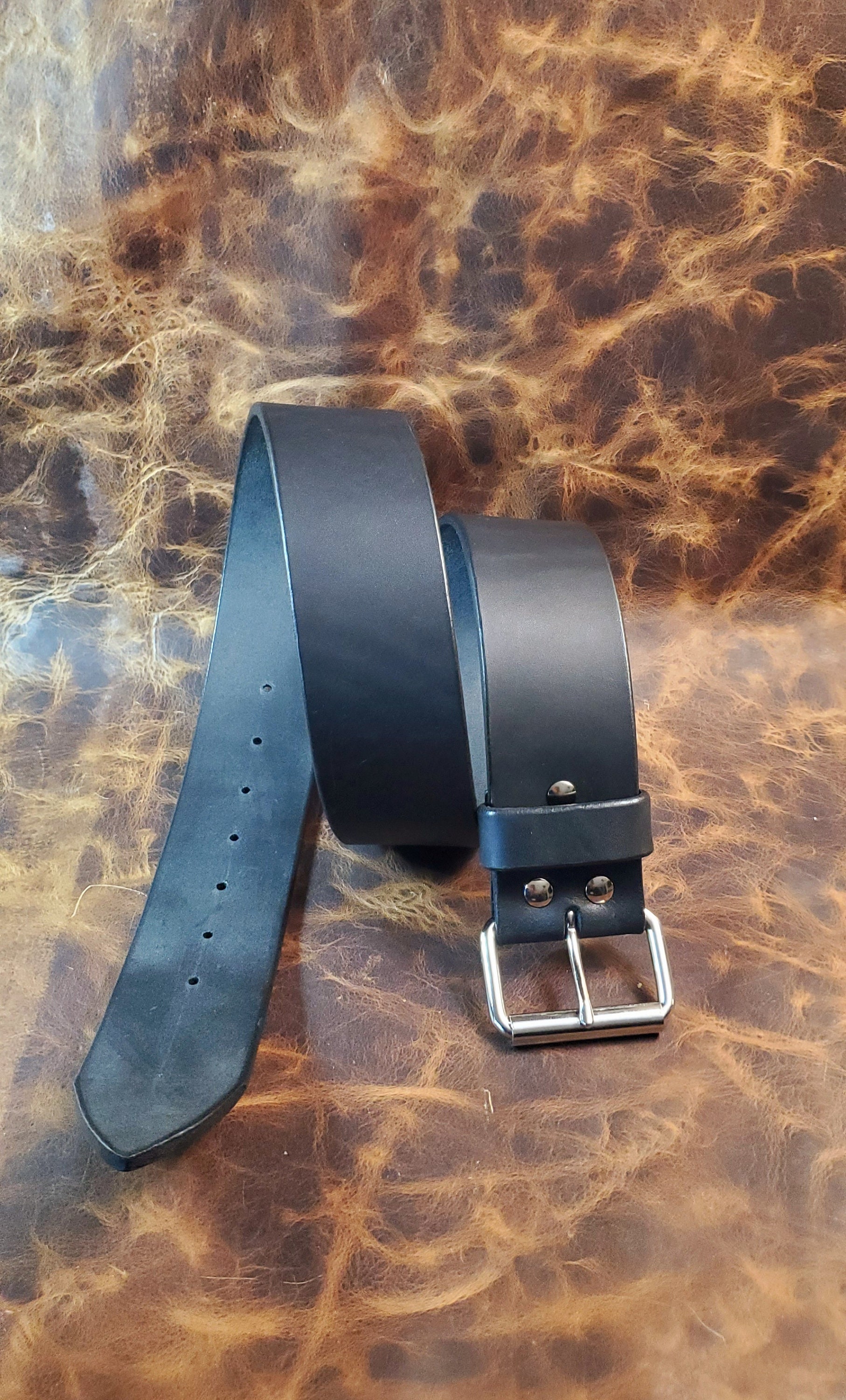 ハンドメイドフルグレインレザーベルト：幅2インチ、シルバーローラー