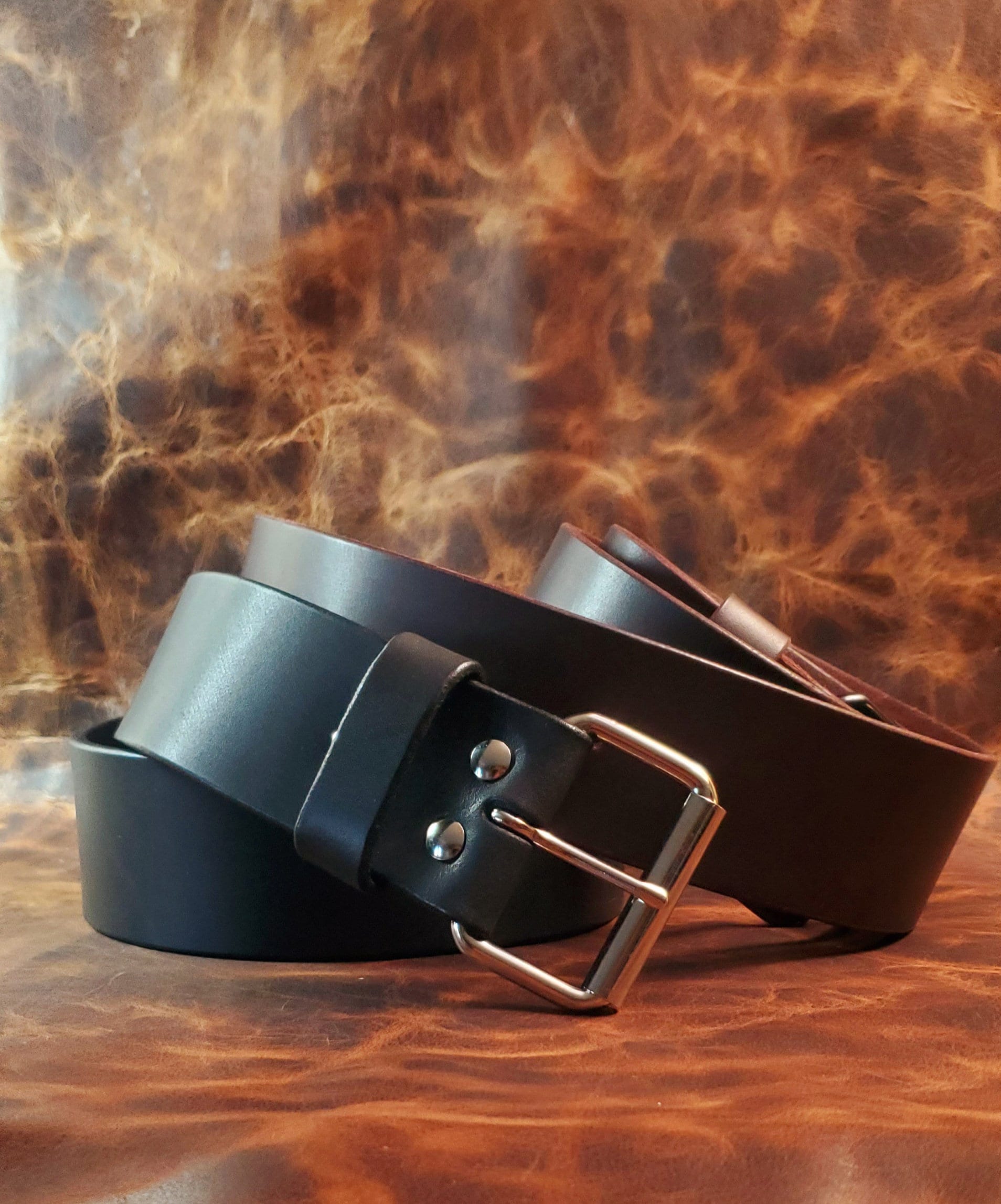 ハンドメイドフルグレインレザーベルト：幅2インチ、シルバーローラー