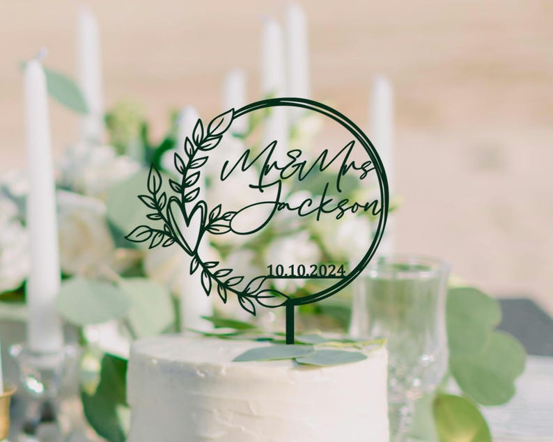 Personalized Rustic Mr & Mrs Wreath Wedding Cake Topper with Last Name and Date, Custom Wooden Bride Groom Decor immagine 2