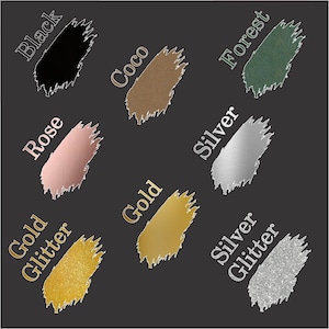 Pu&ograve; includere: Uno sfondo grigio scuro mostra nove campioni di colore. I campioni sono etichettati con i seguenti colori: Nero, Coco, Foresta, Rosa, Argento, Oro, Oro Glitter e Argento Glitter. Ogni campione ha la forma di una pennellata.