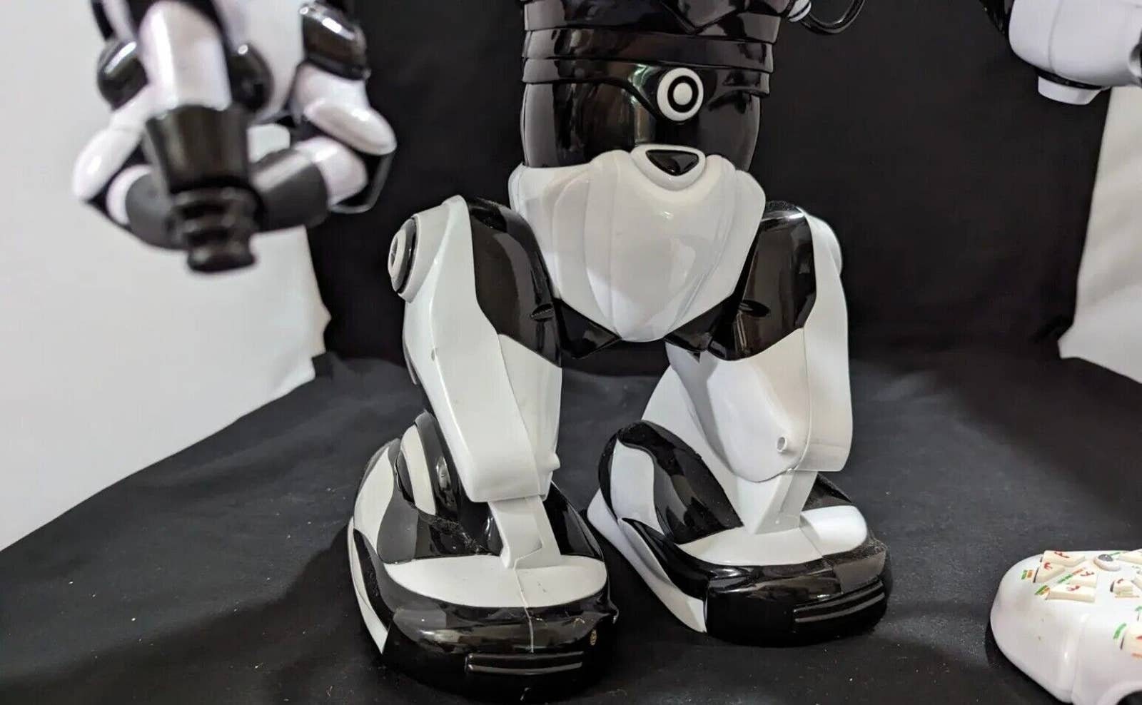 Wowwee 14 Robosapien Humanoid Toy Robot 2004 With Remote Etsy