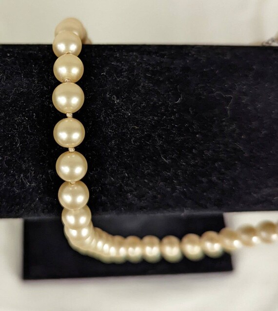 Trifari Pearl Necklace Vintage Beautiful 16" Sign… - image 2