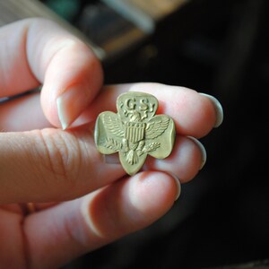 Vintage Girl Scouts lidmaatschapsspeld - badge - knoop - reversspeld afbeelding 1