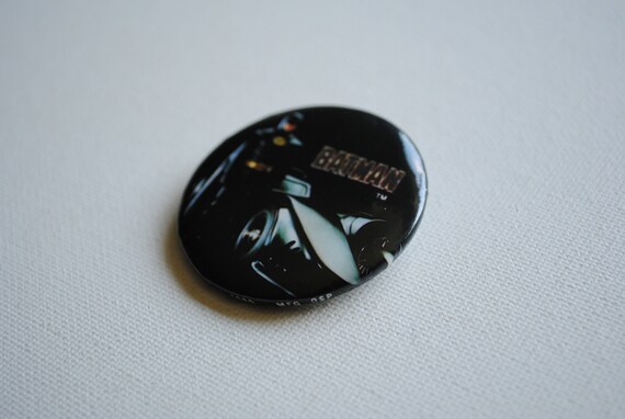 1989 Batman With Batmobile Button - DC Comics Inc - M… - Gem