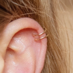 14k Gold Fill Helix Hoop Ohrring | Doppel Creolen | Kleine Twist-Creolen | Spiral Ohrringe | Faux Doppelreifen | Geschenk für Sie