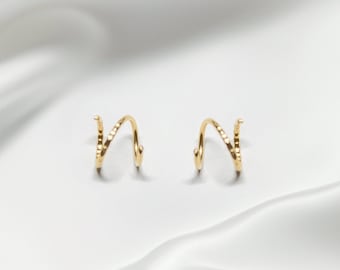 Petites boucles d'oreilles torsadées semi-texturées en or 14 carats | Boucles d'oreilles doubles | Petits anneaux Huggie | Boucles d'oreilles spirales | Faux anneaux doubles