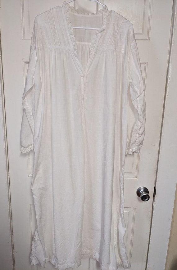 Antique - Victorian White Linen Nightgown Approx s