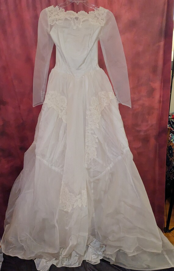 Retro Long Sleeved 50s  Wedding Dress Approx size 