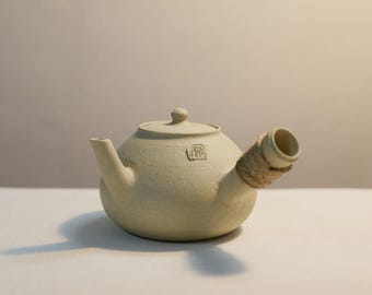 350ml / 11.84 fl oz Handmade Chaozhou White Clay Kettle (Chaozhou Sha Diao)