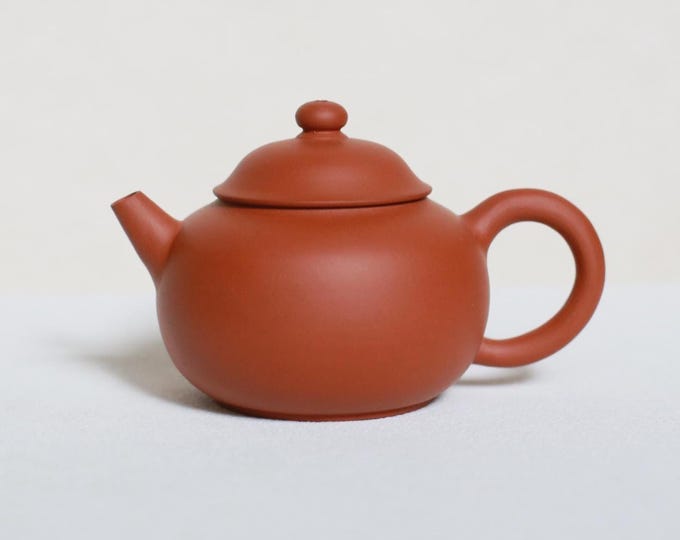 115ml / 3.89 oz Handmade Chaozhou Gongfu Teapot | Traditional Mogu Shape | Egg Yolk Clay 鸡蛋黄