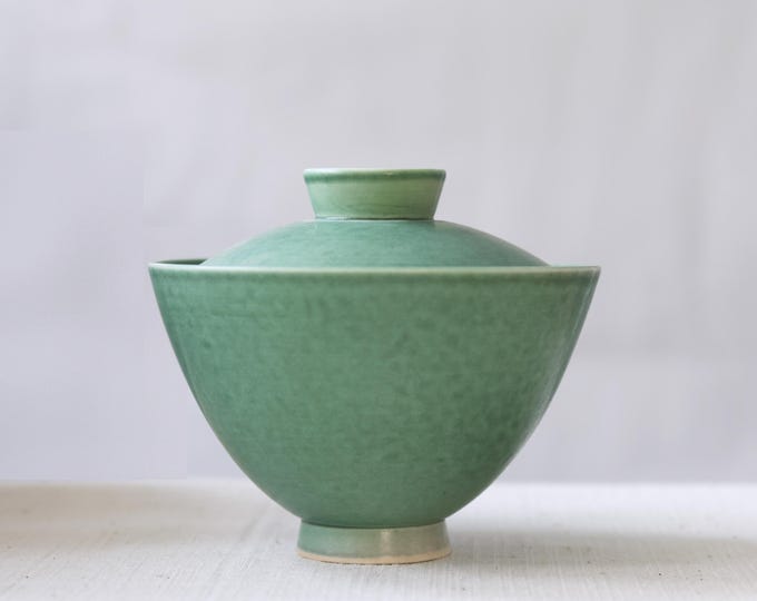 160ml / 5.41 oz Jingdezhen Bowl Shaped Gaiwan, Kiln Transmutation Matte Green