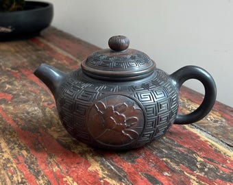 240cc Handmade Jian Shui Teapot, Carved"Lotus" Jian Shui Teapot