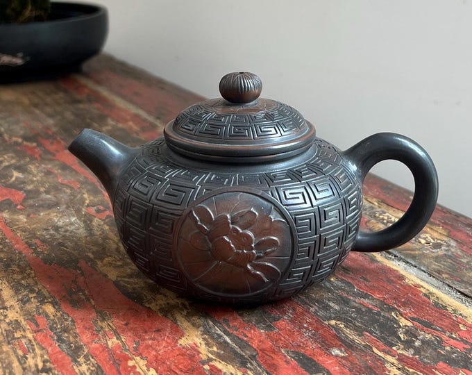 240cc Handmade Jian Shui Teapot, Carved"Lotus" Jian Shui Teapot
