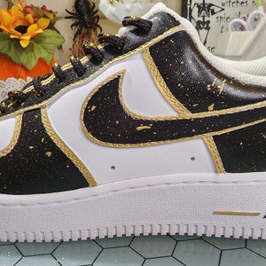 Nike trasparenti e oro store