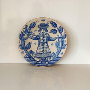 Vintage Spanish Talavera Ceramic Wall Plate: Hand-Painted Hunter Scene