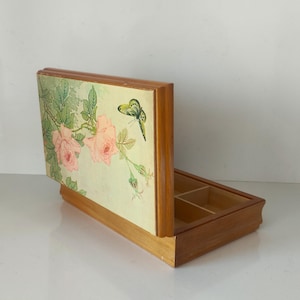 Vintage bloemen sieradendoosje: Taiwanees &#39;Für Elise&#39;-deuntje