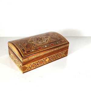 Vintage Oriental Marquetry Box, Marquetry Jewelry or Storage Box, Vintage Inlaid Wood and Mother of Pearl Box
