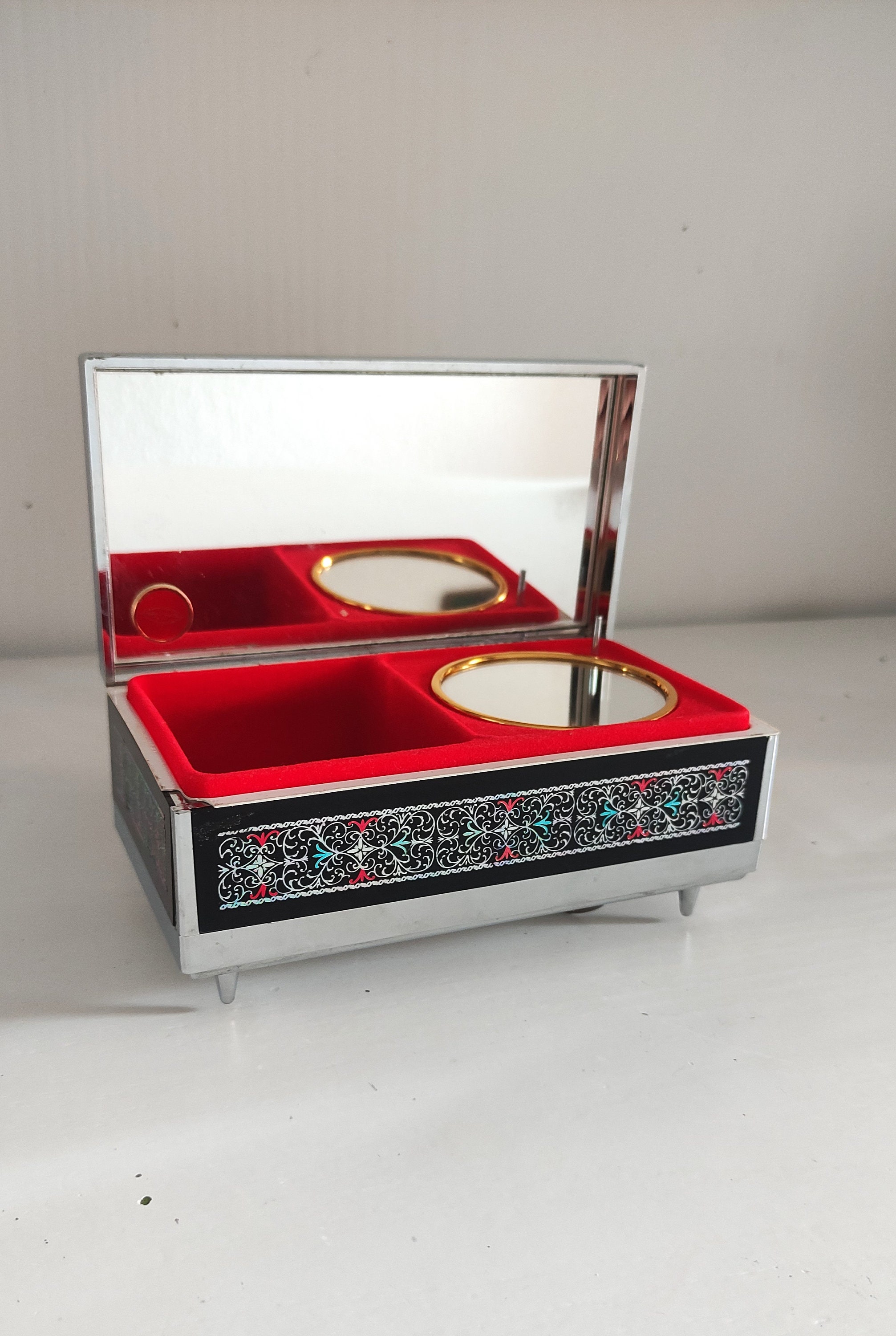 大人気の Vintage Japanese Lady Mate Music Jewelry Box, With a 3D 標本用品