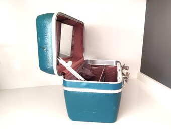 ヴィンテージ★希少★水色アンティークボックス★ファンデーションケース Vintage Delsey Vanity Case: 1960s French Teal Train Case With Key