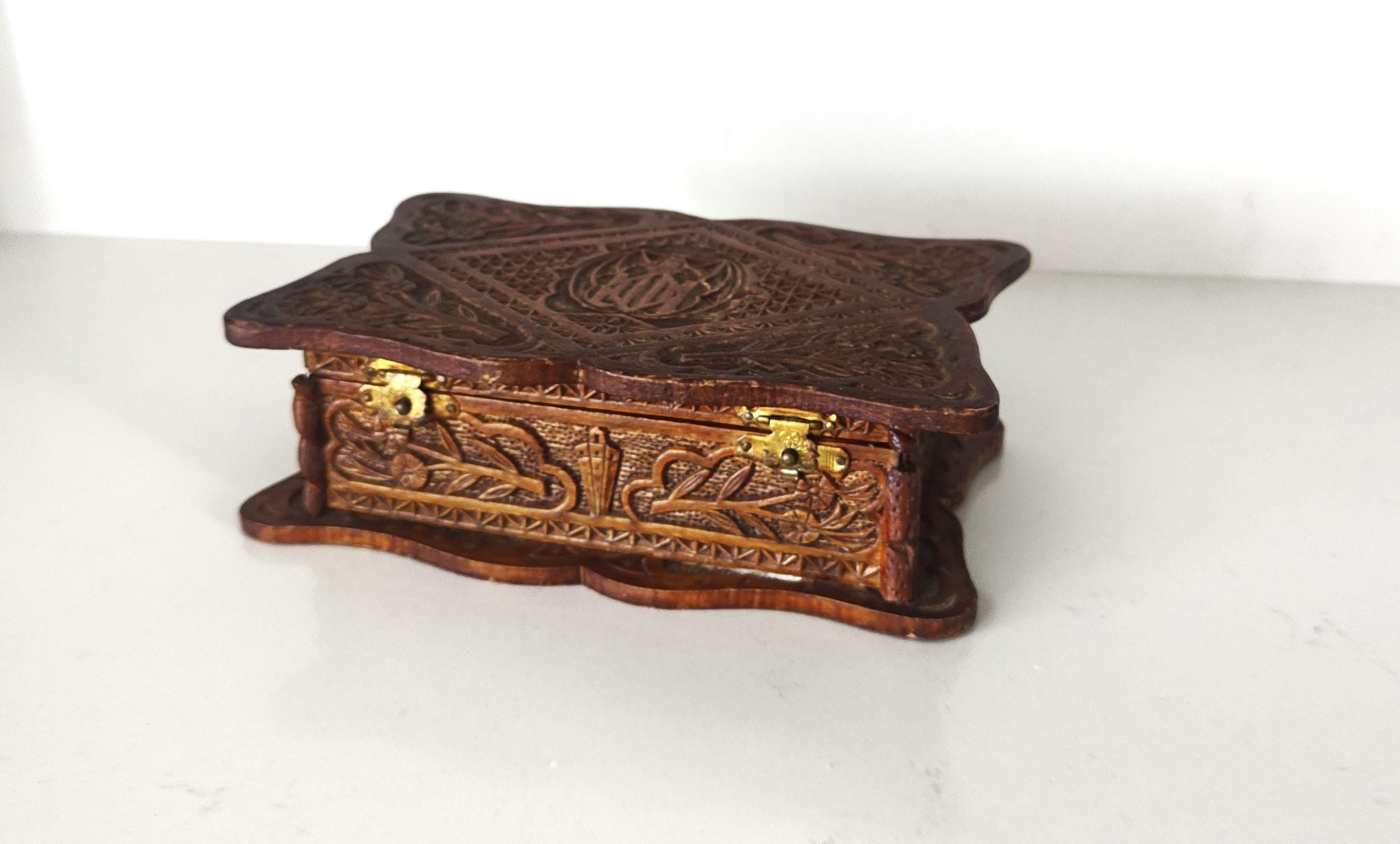 アンティークの手彫り木製裁縫箱：スペインのヴィンテージ小物入れ