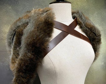 Viking barbarian fur epaulette shoulder pad brown/gray