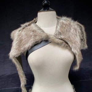 Wikinger-Barbarenkrieger-Set, Patchwork-Kunstpelzimitat, Wolf, kurzes Haar, grau meliert