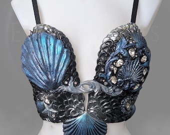 Top Dark Siren silicone armor effect – Fantasy bra in silver, black, and blue, handmade asymmetrical gothic arabesque