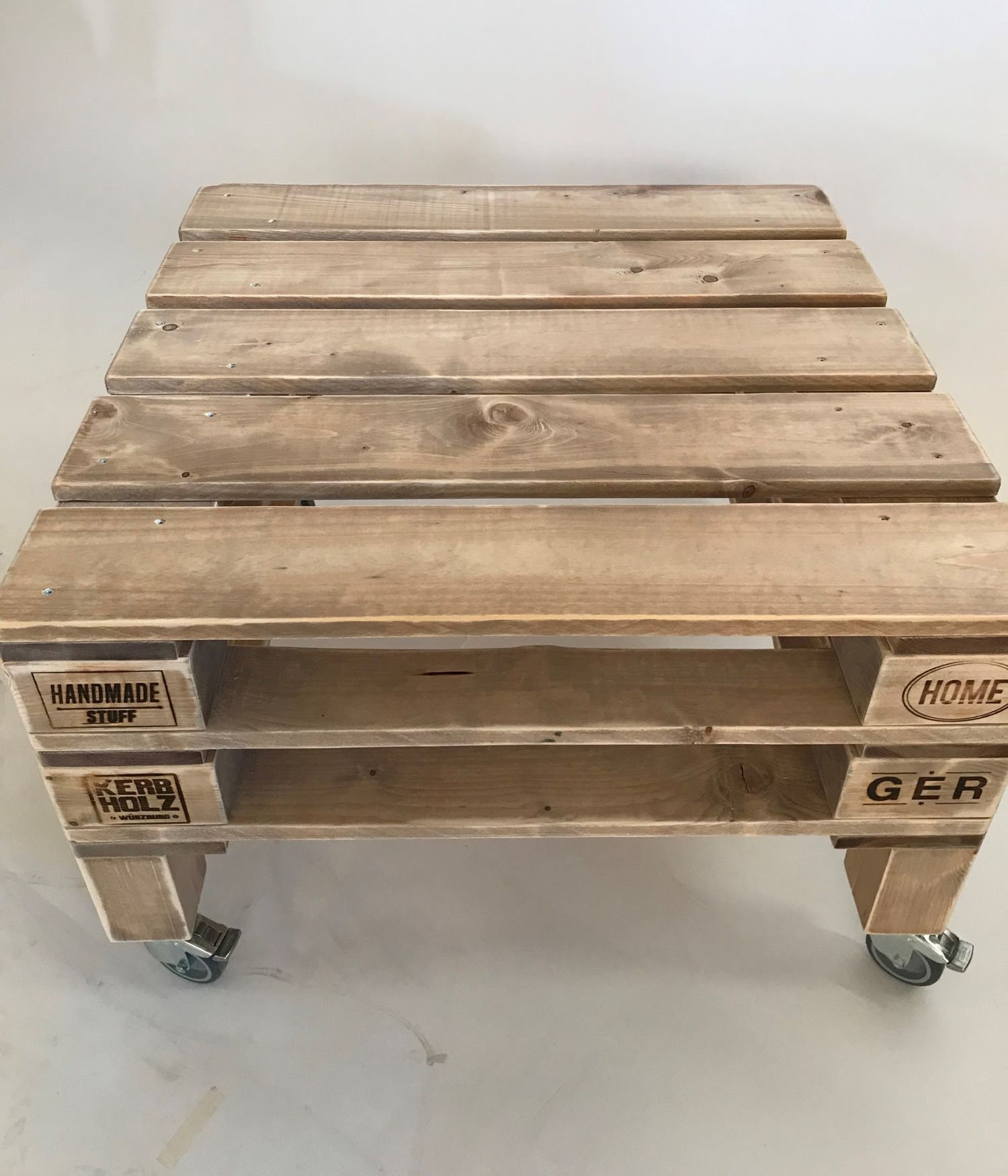 Pallet Furniture, Table in Pallet Look, Vintage Stained and Handmade. - Etsy, image size:1500x1750