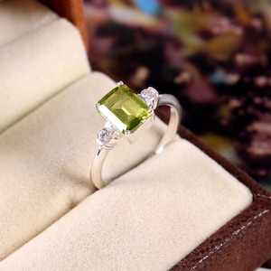 Peridot Ring, 925 Sterling Silver Peridot Ring, Peridot Jewelry, Peridot Silver Ring, Handmade Jewelry, Green Stone Dainty Ring