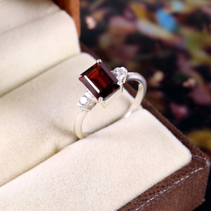 Garnet Ring, Natural Garnet Ring, January Birthstone Ring, Emerald Cut Garnet Ring, Genuine Gemstone Ring, 925 Silver Ring, Wedding Ring