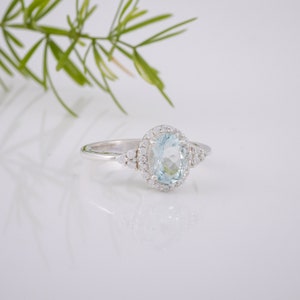 Aquamarine Ring,  Natural Aquamarine Ring, 6x8mm Oval Cut Aquamarine, Wedding Ring, March Birthstone Ring, Gemstone Ring, Aquamarine Wedding