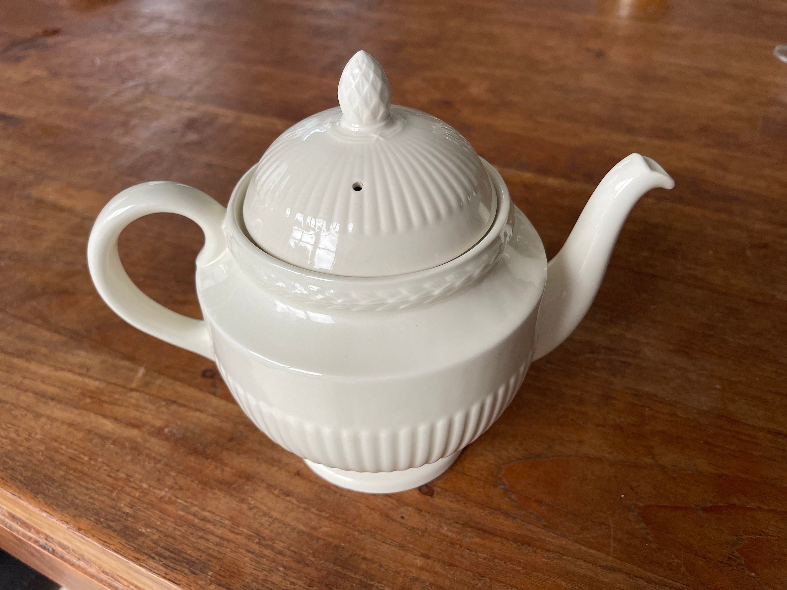 A Gorgeous Elegant Wedgwood Queen's Ware Edme- Large Teapot