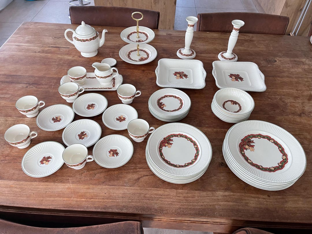 Gorgeous Wedgwood Queen's Ware Edme-christmas Time-christmas