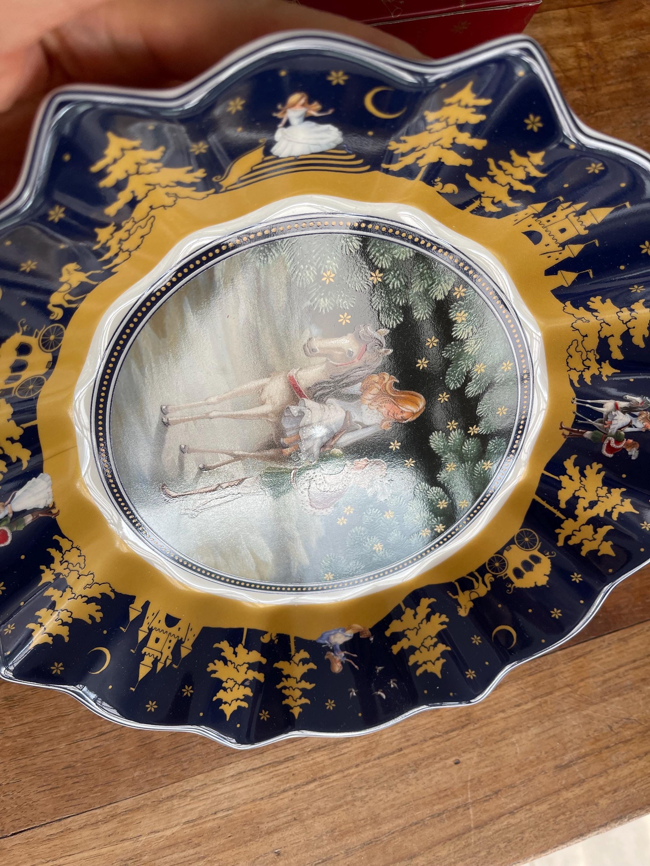新品未使用　Villeroy & Boch プレート　クリスマス　ゴールド　2枚 A Gorgeous Villeroy & Boch Toy's Fantasy Cinderella Christmas Bowl