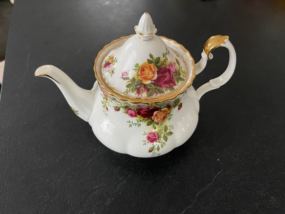 Royal Albert Old Country Roses Medium Size Teapot Medium Teapot Bone