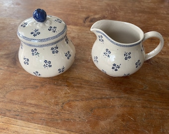 vintage Johnson Brothers Bros- Laura Ashley- Petite Fleur Sugar Bowl et Milk Jug-Sugar Bowl and Cream/Jug- Made in England- Rare!